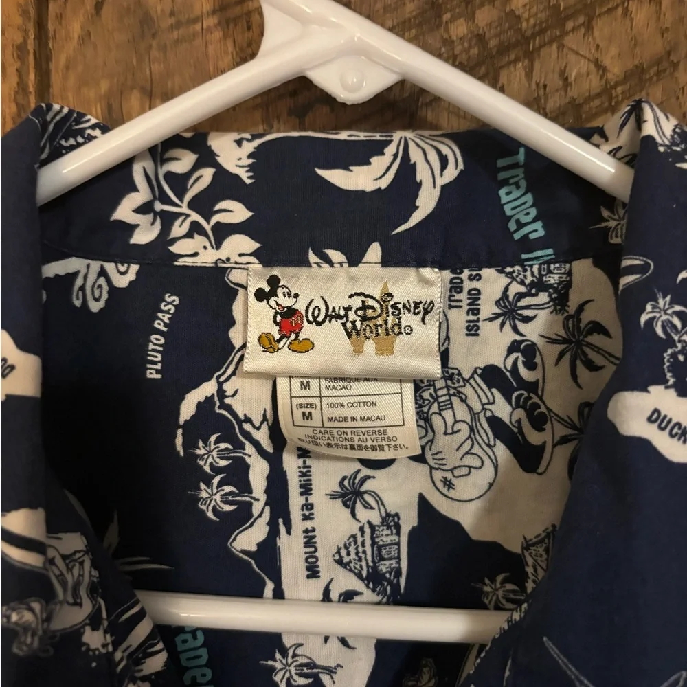 Men’s Disney “Trader Mick’s Island” button down shirt - Picture 3 of 3